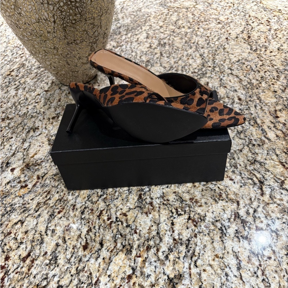 Stylish Leopard Print Heels - Picture 3 of 3